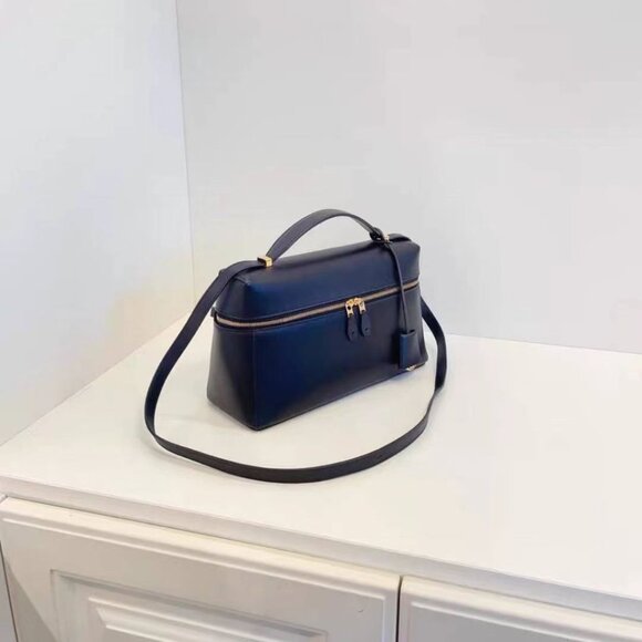 ‌Loro Piana Black Leather Shoulder Tote Bag - Picture 4 of 7